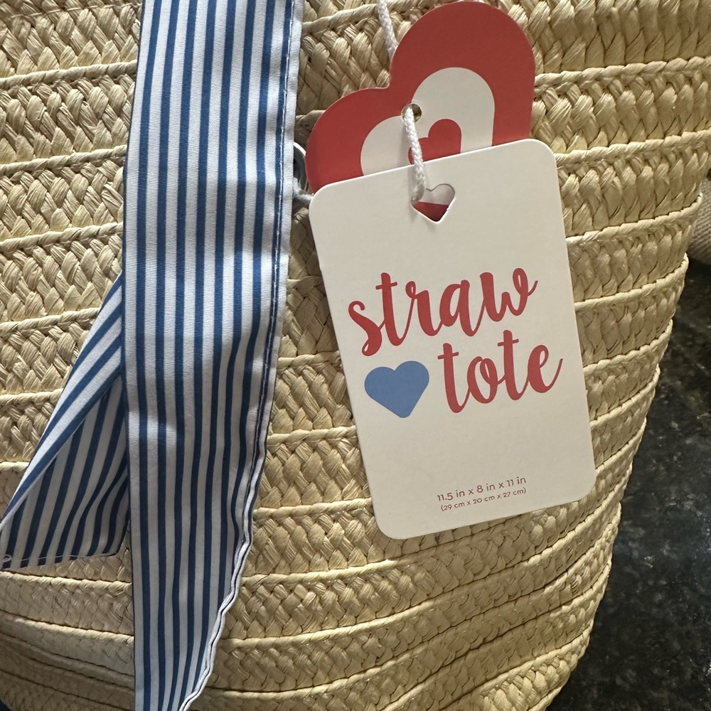 Straw tote bag with striped fabric interior and handles. - Picture 3 of 4